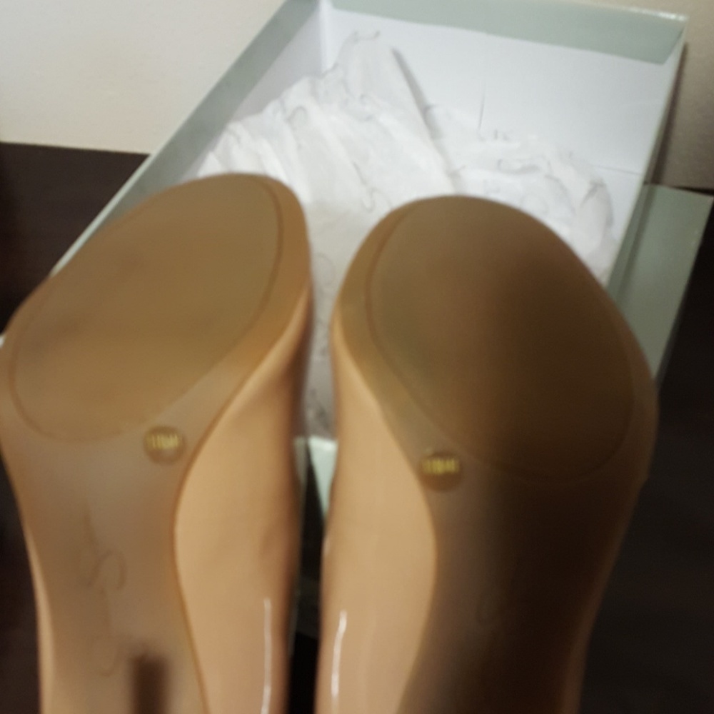 Shoes - Picture 3 of 4